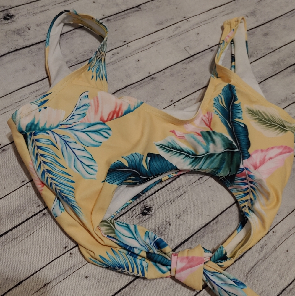 Swimsuit - Picture 5 of 5